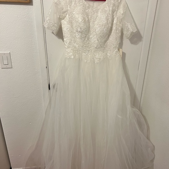 Dresses & Skirts - Wedding dress